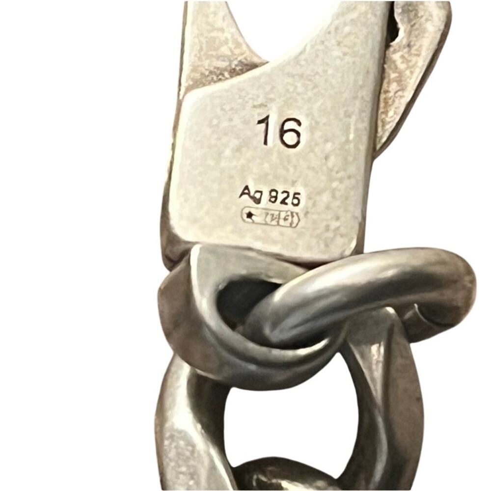 GUCCI Silver GG and Bee Engraved Chain ID Bracelet - Picture 5 of 16